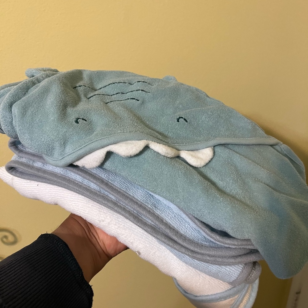 Baby Hooded Towel Set in Light Blue and White
Bundles towel baby! 3